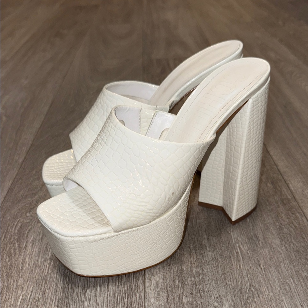Schultz Darah Croc Platform Heels Size 8.5